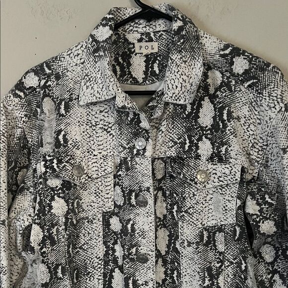 NWOT POL Snake Python Print Denim Jacket Distressed Button Front Pockets Large - Picture 3 of 12